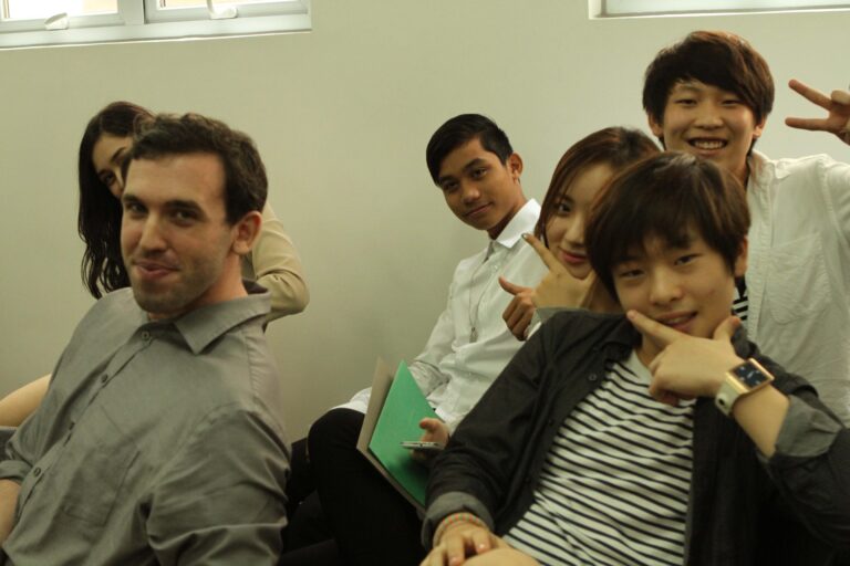 クラス写真　ヨーロッパ、日本、韓国、台湾の生徒と